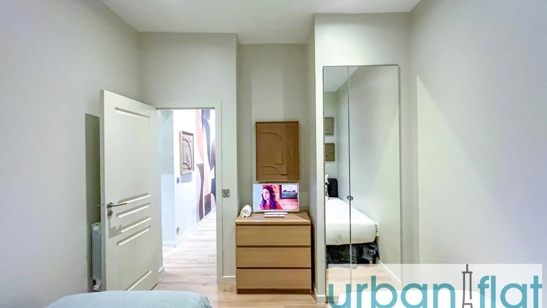 Apartment Urban Flat 63 - 3 Bedrooms Flat Champs-Elysees Mermoz Paris