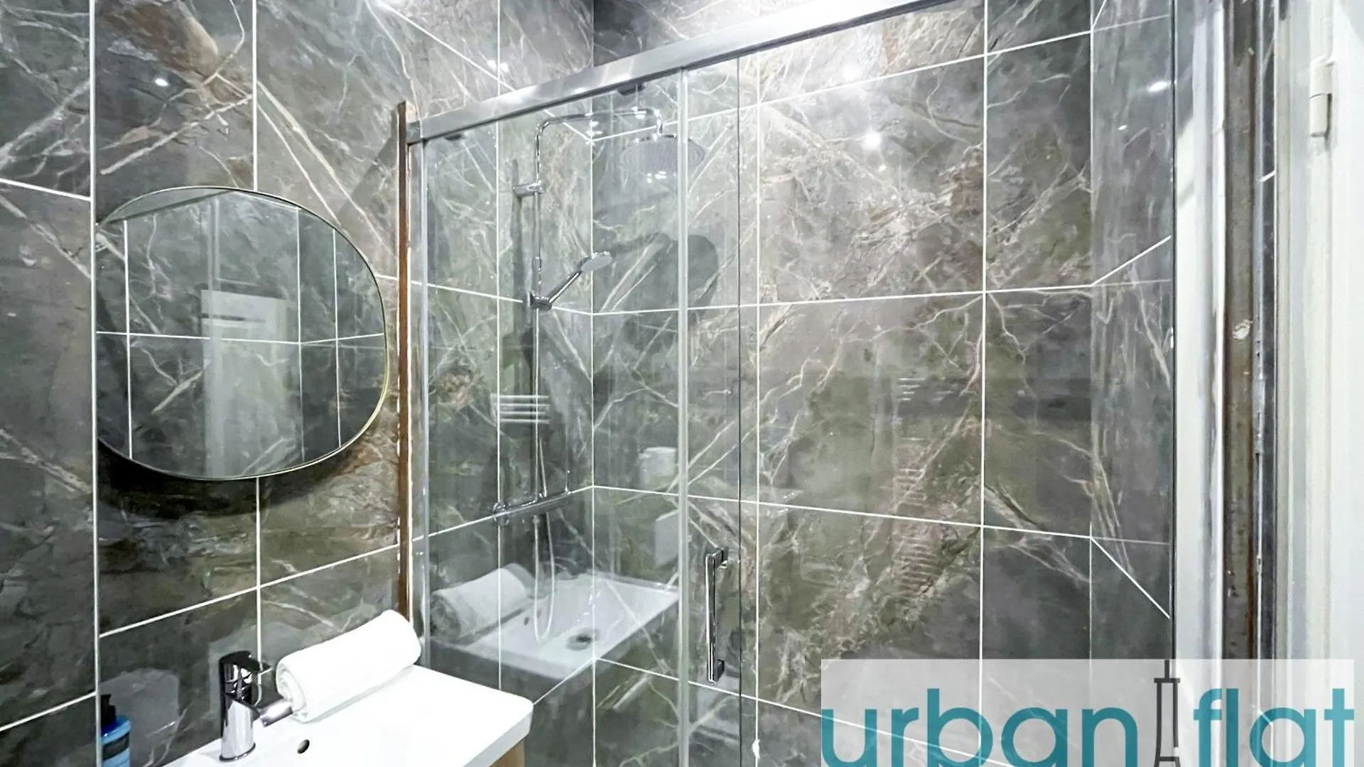 Apartment Urban Flat 63 - 3 Bedrooms Flat Champs-Elysees Mermoz Paris