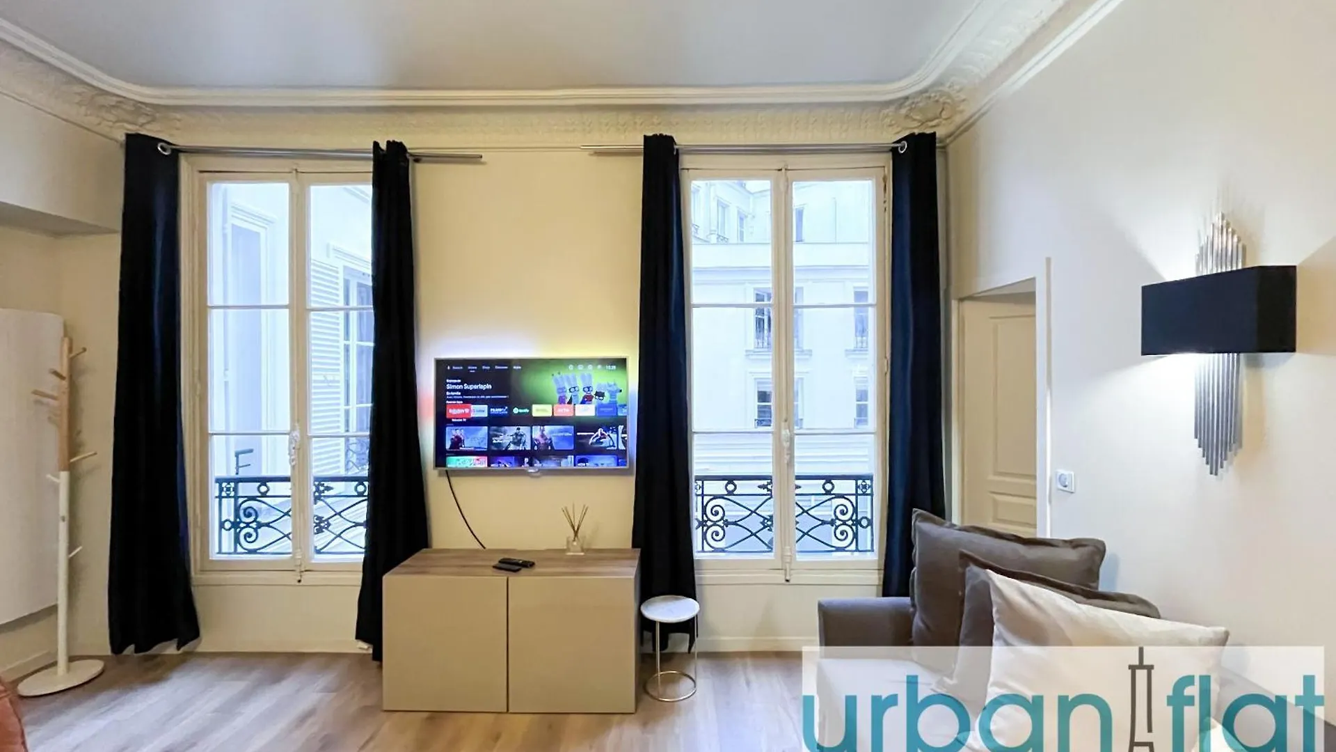 Apartment Urban Flat 63 - 3 Bedrooms Flat Champs-Elysees Mermoz Paris