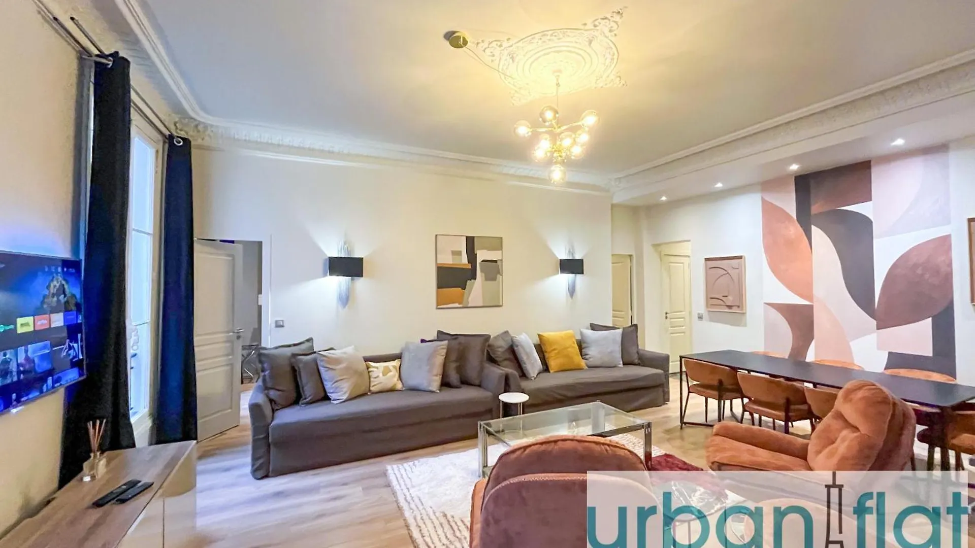 Urban Flat 63 - 3 Bedrooms Flat Champs-Elysees Mermoz Paris France